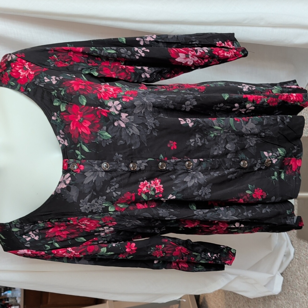 Torrid Top 3X Blouse Black red Floral Button Front Fit & Flare Hi Lo Plus New